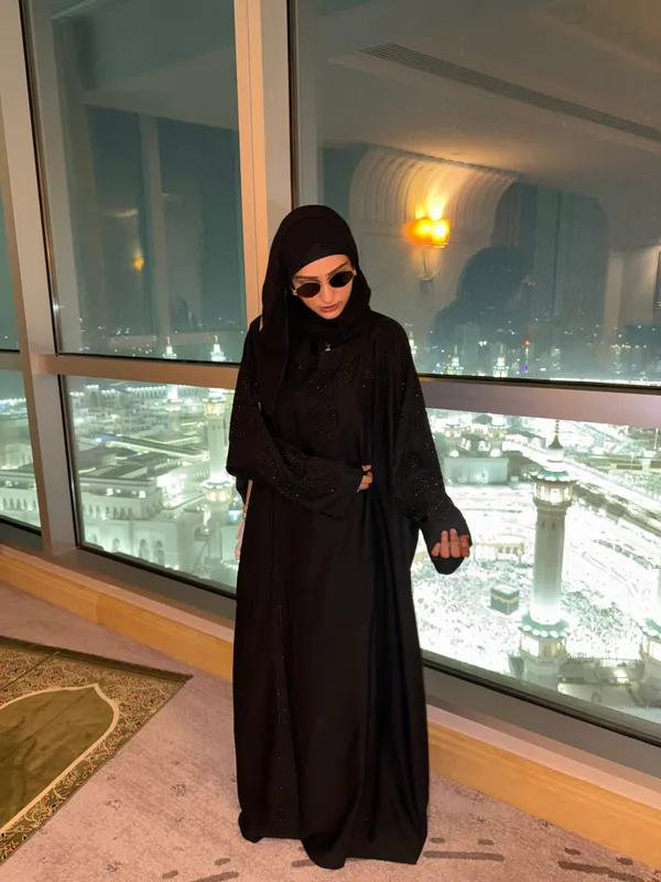 Black_Kaftan_Stonework_Abaya_With_Hijab_For_Women