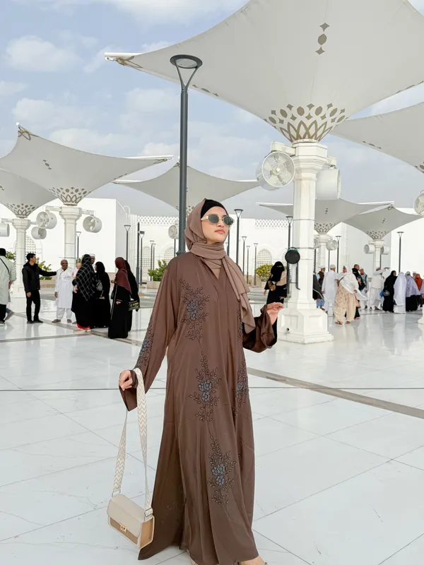 Brown_Zoom_Fabric_Diamond_Handwork_Abaya_With_Hijab_For_Women