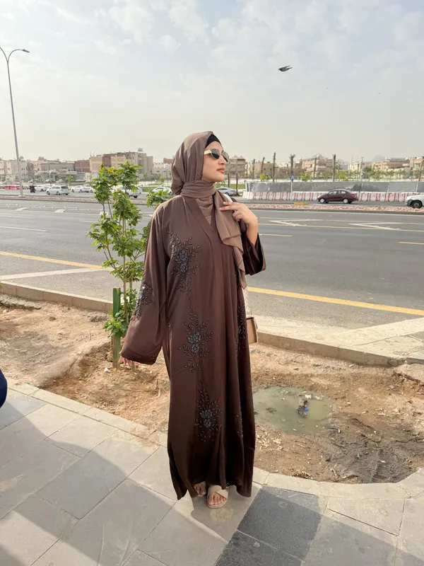 Brown_Zoom_Fabric_Diamond_Handwork_Abaya_With_Hijab_For_Women