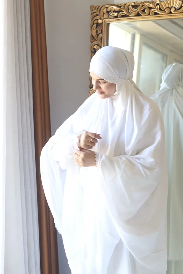 White_Two-Piece_Jilbab_With_Skirt_For_Women