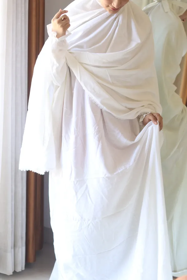 White_Two-Piece_Jilbab_With_Skirt_For_Women