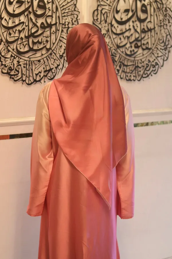 Pink_Ombre_Abaya_With_Matching_Hijab_For_Women
