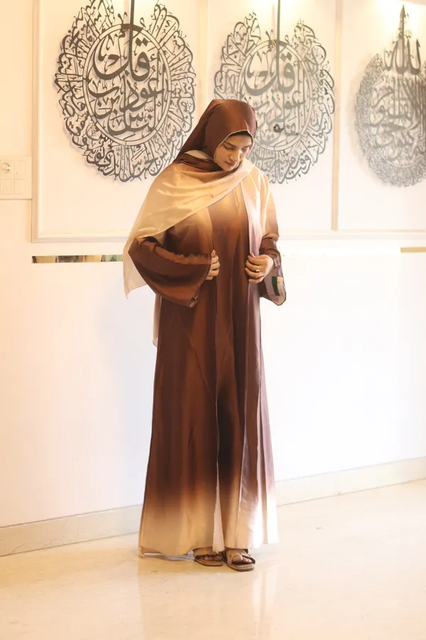 Brown_Ombre_Abaya_With_Inner_Slit_And_Matching_Hijab_For_Women