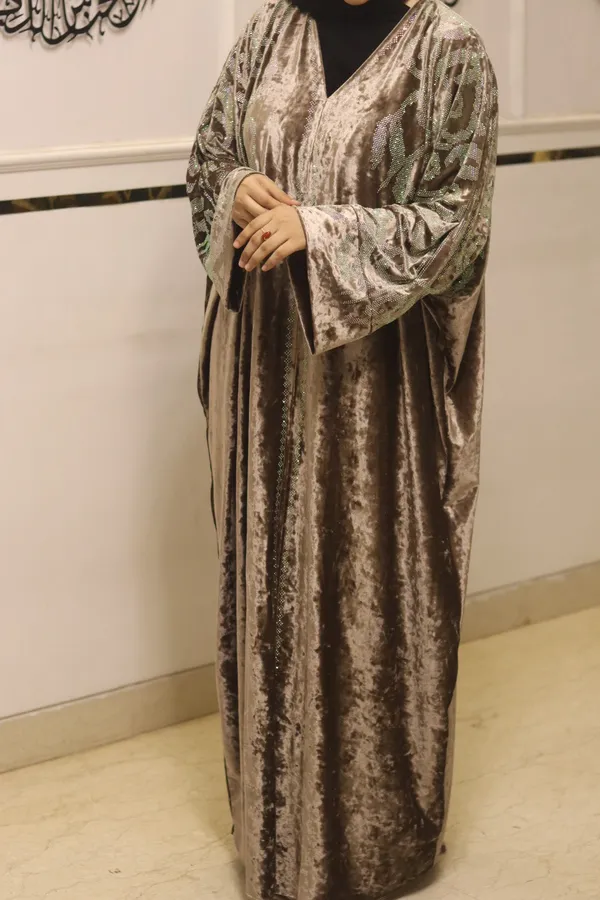 Mauve_Velvet_Dubai_Style_Abaya_With_Hijab_For_Women