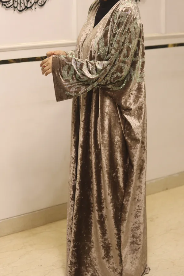 Mauve_Velvet_Dubai_Style_Abaya_With_Hijab_For_Women