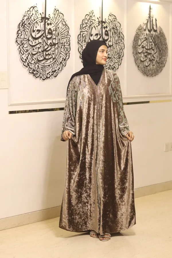 Mauve_Velvet_Dubai_Style_Abaya_With_Hijab_For_Women