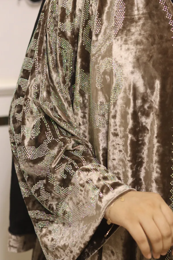 Mauve_Velvet_Dubai_Style_Abaya_With_Hijab_For_Women