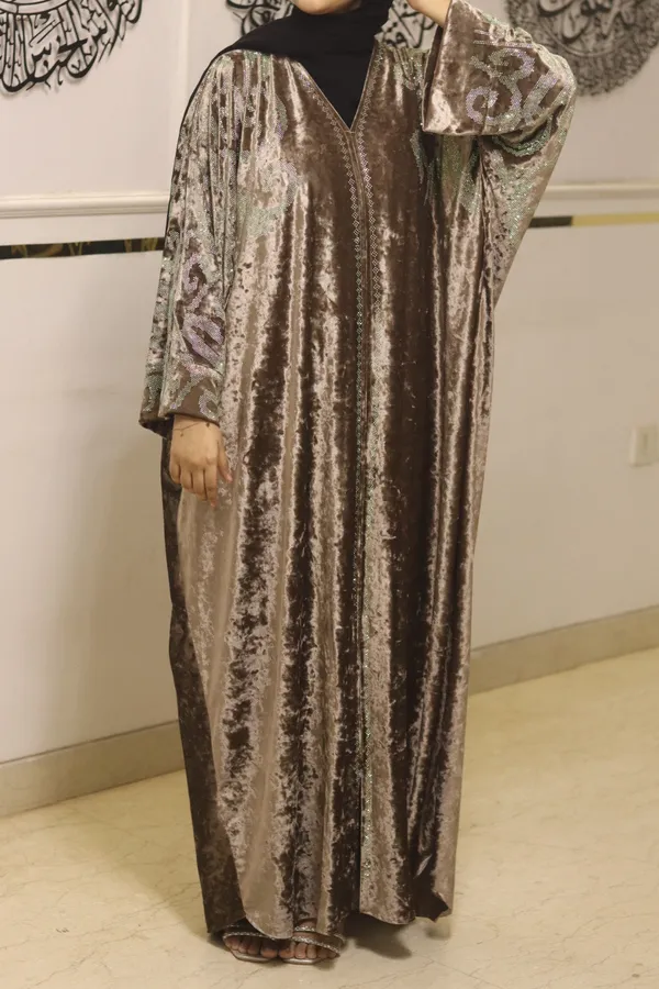 Mauve_Velvet_Dubai_Style_Abaya_With_Hijab_For_Women
