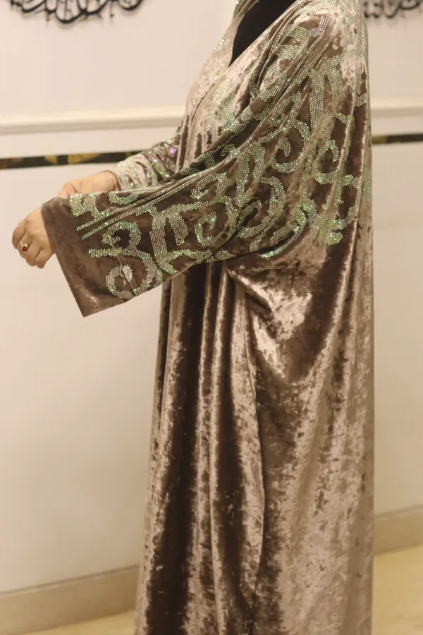 Mauve_Velvet_Dubai_Style_Abaya_With_Hijab_For_Women