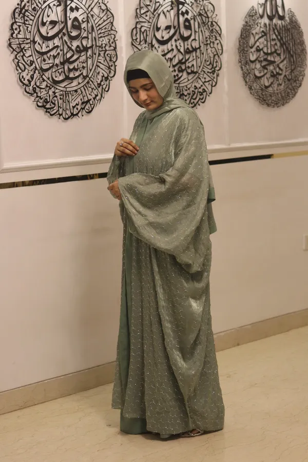 Pistachio_Tissue_Dubai_Style_Abaya_Set_With_Organza_Hijab