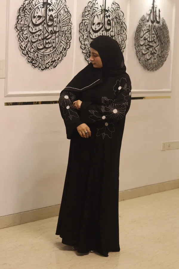 Black_Nida_Dubai_Style_Lily_Abaya_With_Hijab_For_Women