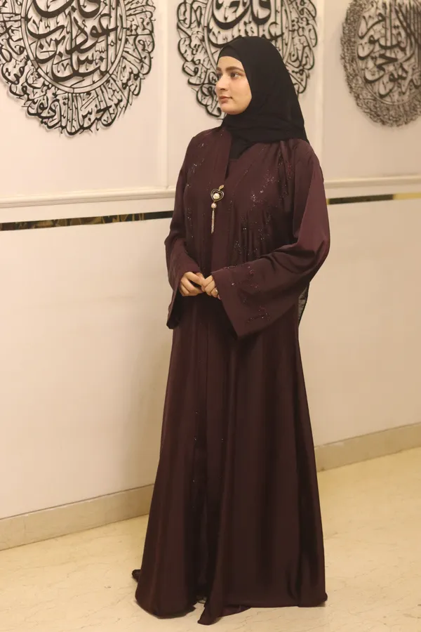 Maroon_Dubai_Style_Abaya_With_Inner_Slit_And_Hijab_For_Women