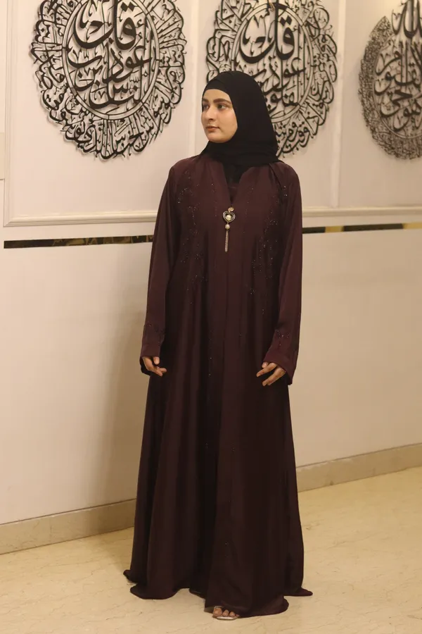 Maroon_Dubai_Style_Abaya_With_Inner_Slit_And_Hijab_For_Women
