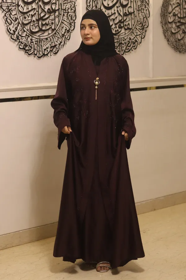 Maroon_Dubai_Style_Abaya_With_Inner_Slit_And_Hijab_For_Women