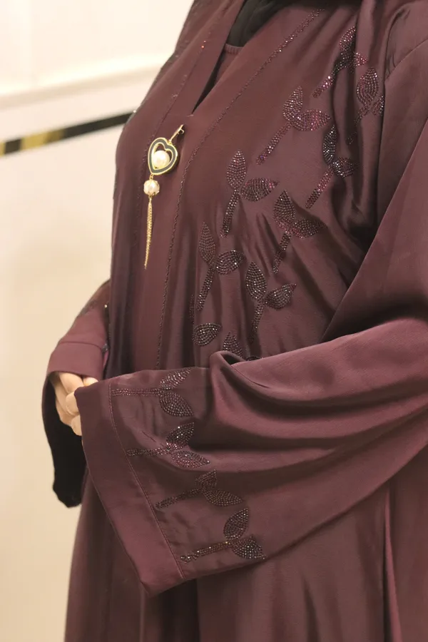 Maroon_Dubai_Style_Abaya_With_Inner_Slit_And_Hijab_For_Women