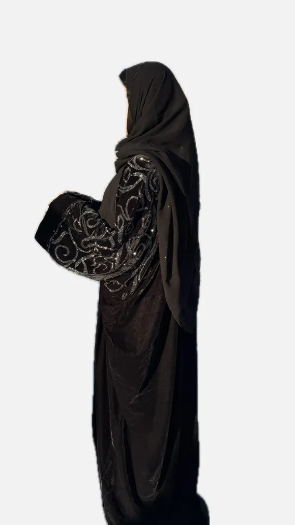 Black_Velvet_Dubai-Style_Abaya_With_Hijab_For_Women