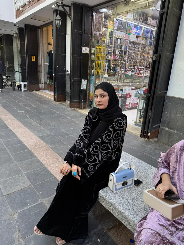 Black_Velvet_Dubai-Style_Abaya_With_Hijab_For_Women