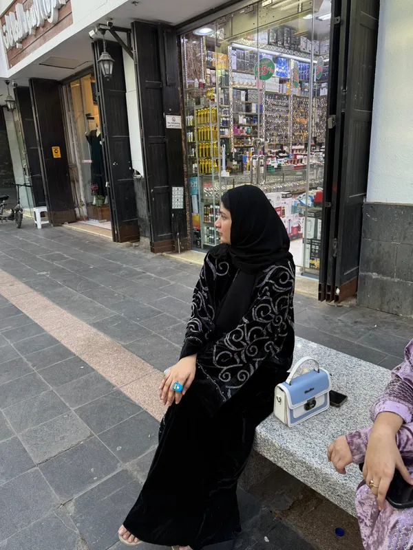 Black_Velvet_Dubai-Style_Abaya_With_Hijab_For_Women