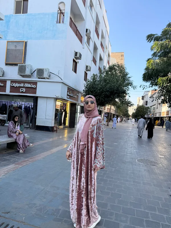 Pink_Velvet_Dubai_Style_Abaya_With_Hijab_For_Women