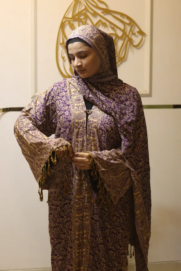 Purple_Gold_Pashmina_Paisley_Abaya_Set_With_Hijab_For_Women