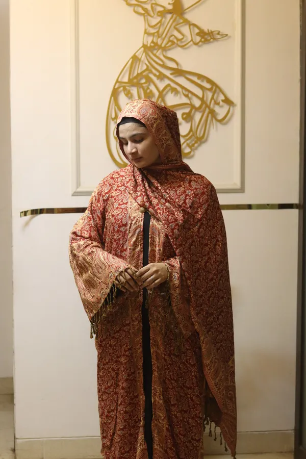 Burgundy_Pashmina_Pattern_Front_Open_Abaya_With_Hijab_For_Women