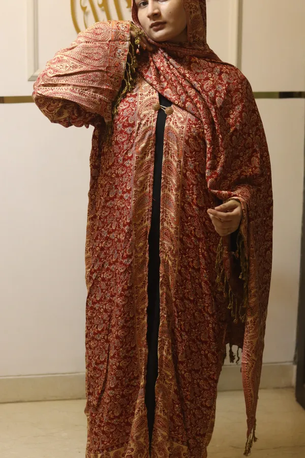 Burgundy_Pashmina_Pattern_Front_Open_Abaya_With_Hijab_For_Women