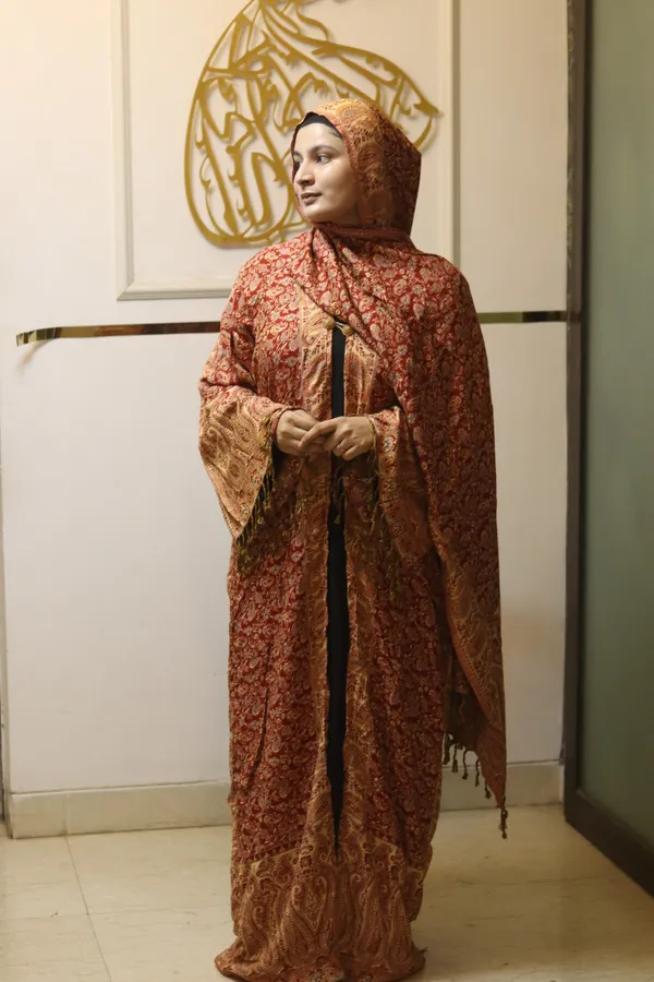 Burgundy_Pashmina_Pattern_Front_Open_Abaya_With_Hijab_For_Women