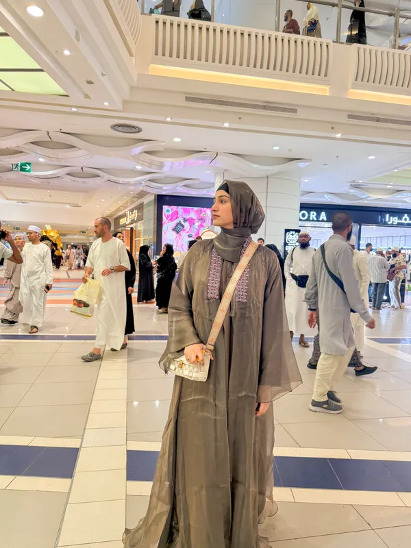 Olive_Tissue_Shimmer_Full-Length_Abaya_Set_For_Women