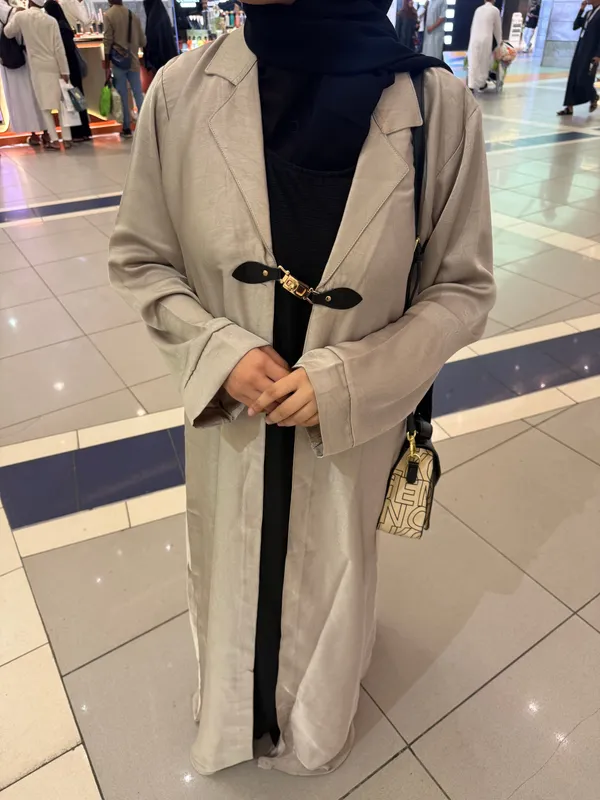 Beige_Shimmer_Coat_Abaya_With_Attached_Inner_Slit_For_Women