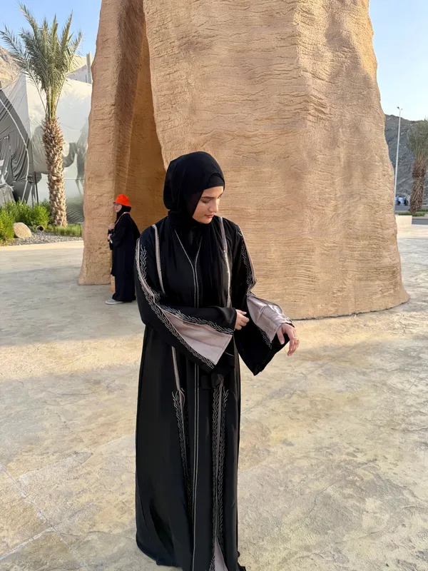 Black_Stone_Work_Arabian_Rimal_Abaya_With_Hijab_For_Women
