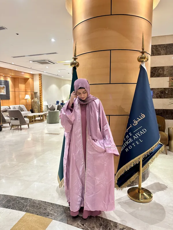 Pink_Metallic_Shrug_Set_With_Inner_Slit_And_Hijab_For_Women