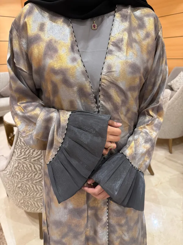 Multicolor_Shimmer_Mosaic_Print_Shrug_Abaya_Set_For_Women