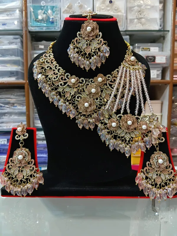 Gold_Tone_Copper_Brass_Crystal_Pearl_Bridal_Jewellery_Set_For_Women