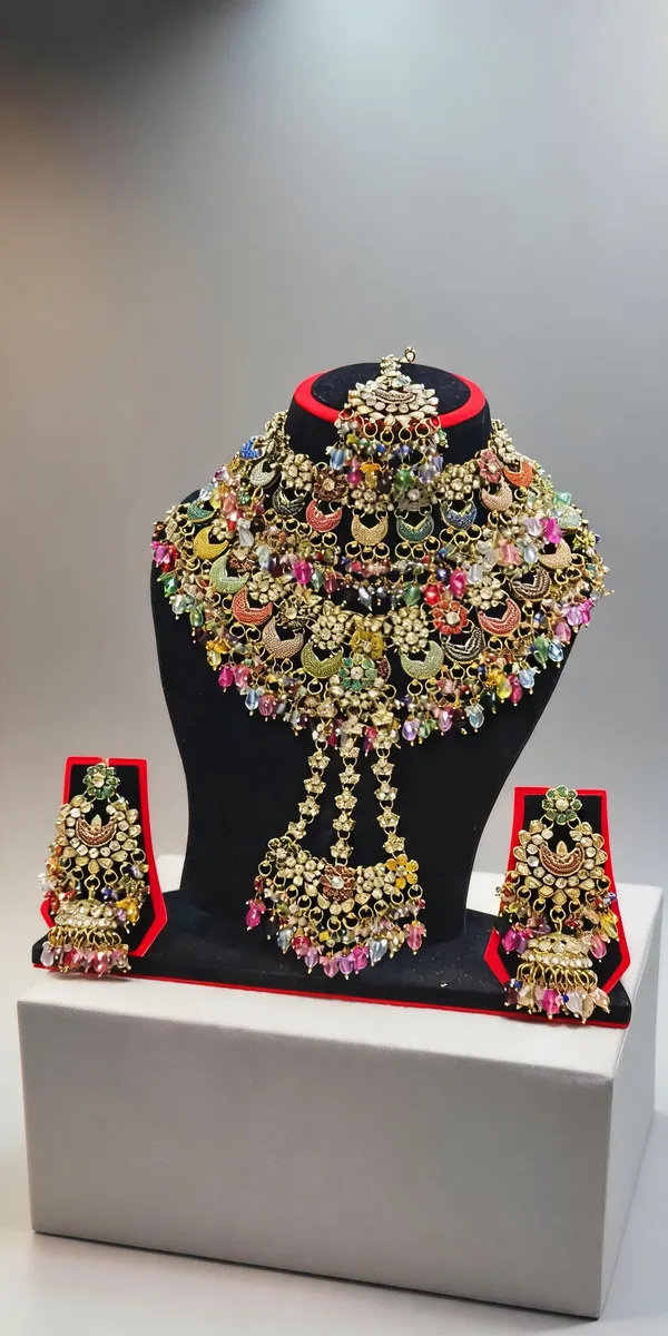 Gold_Tone_Multicolor_Copper_Brass_Pearl_Bridal_Jewellery_Set_For_Women
