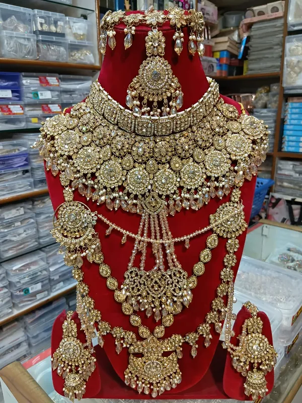 Gold_Tone_Copper_Brass_Pearl_Bridal_Jewellery_Set_For_Women