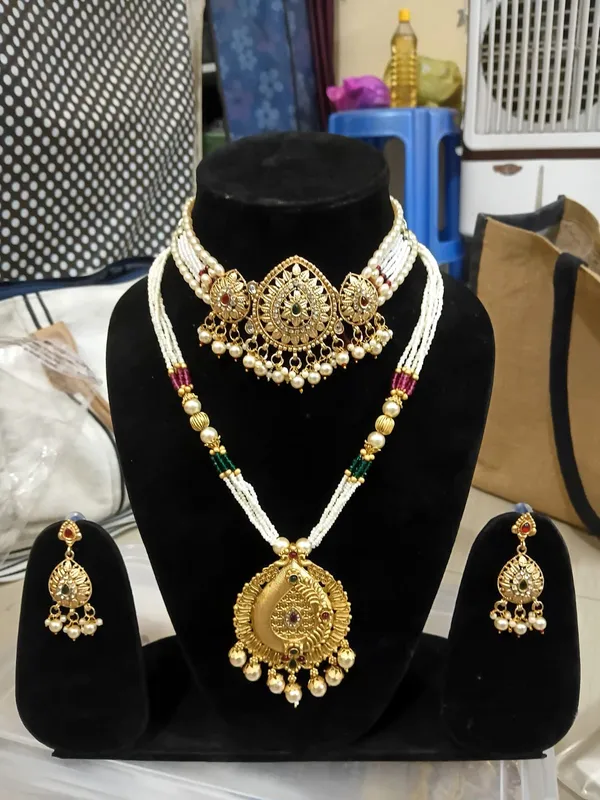 Gold_Tone_Copper_Brass_Pearl_Traditional_Necklace_Set_For_Women