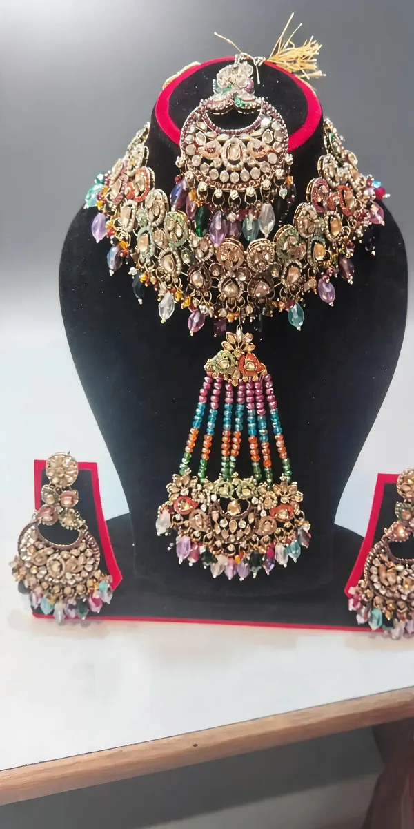 Gold_Tone_Copper_Brass_Pearl_Kundan_Bridal_Jewellery_Set_For_Women