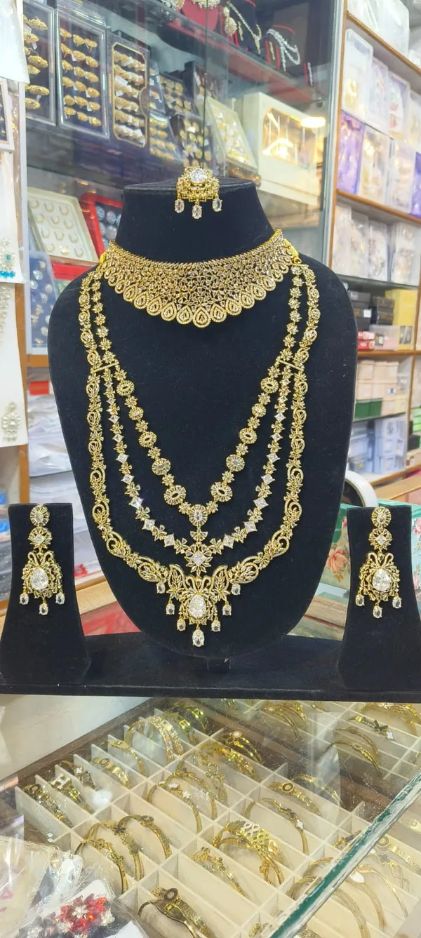 Gold_Tone_Copper_Brass_Pearl_Layered_Bridal_Jewellery_Set_For_Women