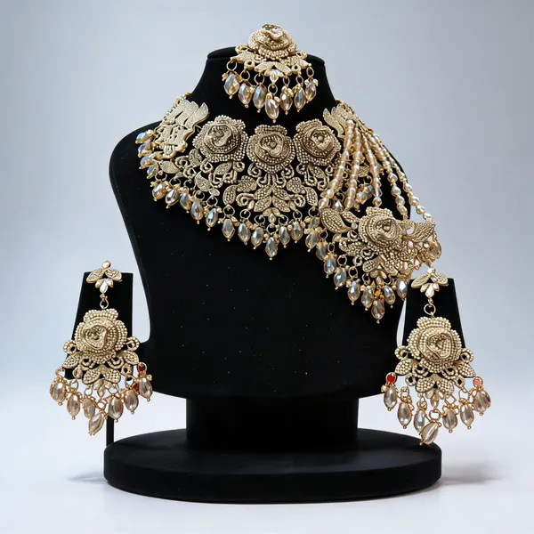 Gold_Tone_Copper_Brass_Pearl_Kundan_Style_Bridal_Jewellery_Set_For_Women