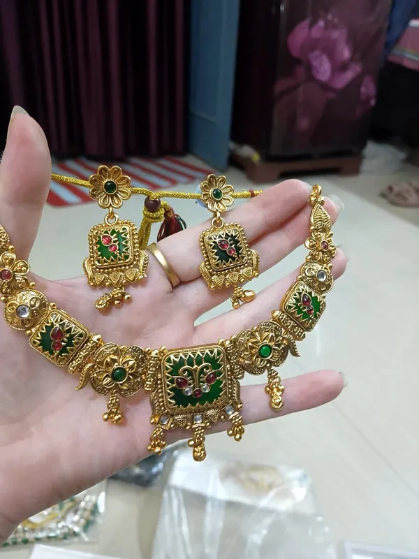 Gold_Tone_Copper_Brass_Pearl_Traditional_Necklace_Set_For_Women