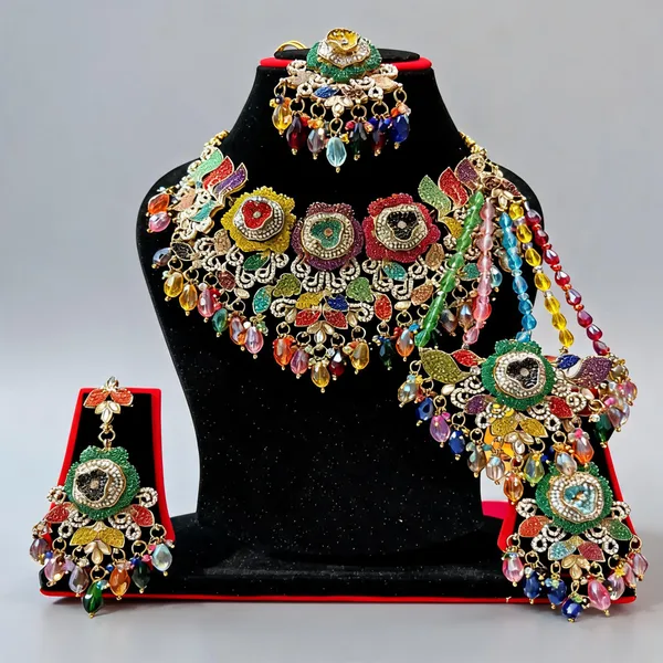 Multicolor_Copper_Brass_Pearl_Embellished_Bridal_Jewellery_Set_For_Women