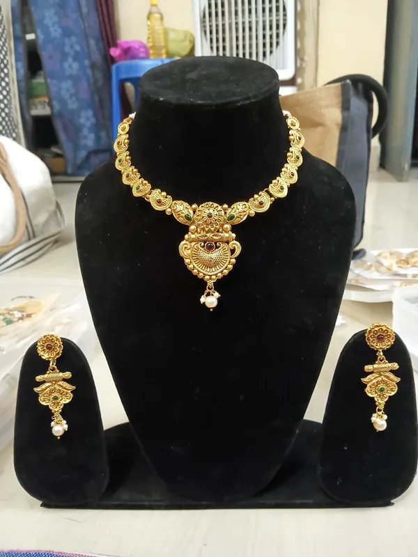 Multicolor_Copper_Brass_Pearl_Traditional_Jewellery_Set_For_Women
