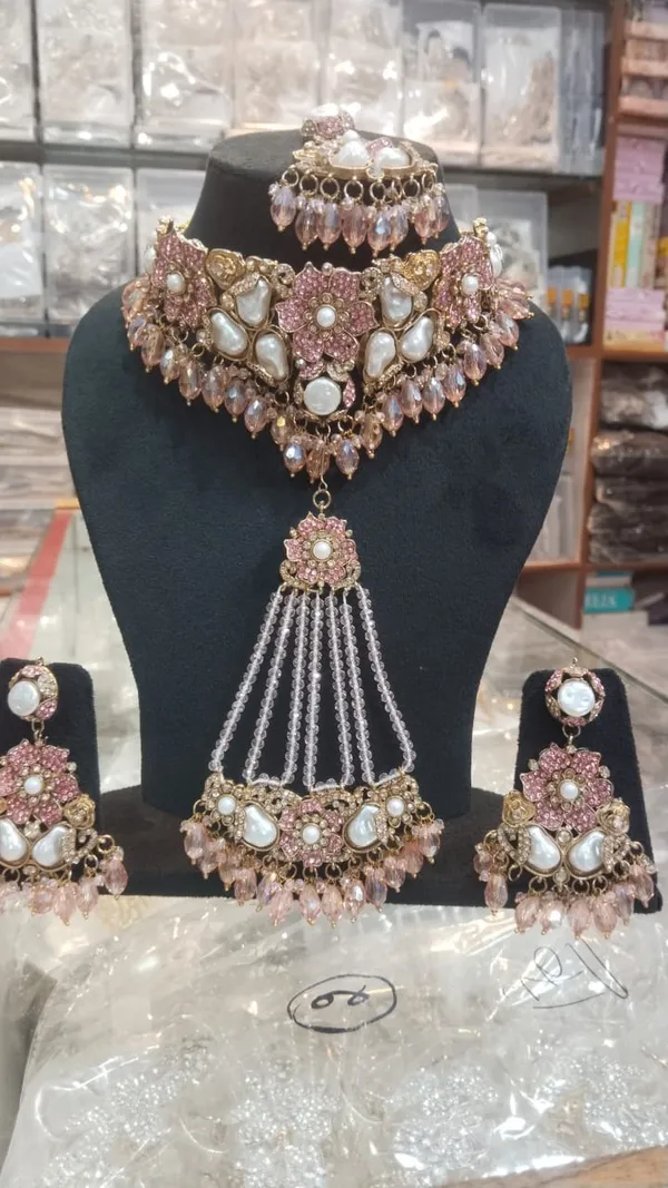 Gold_Tone_Copper_Brass_Floral_Pearl_Bridal_Jewellery_Set_For_Women