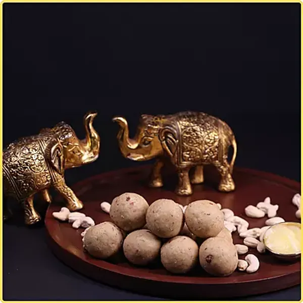 Cashew_Nut_Laddoo_I_Royal_Indulgence