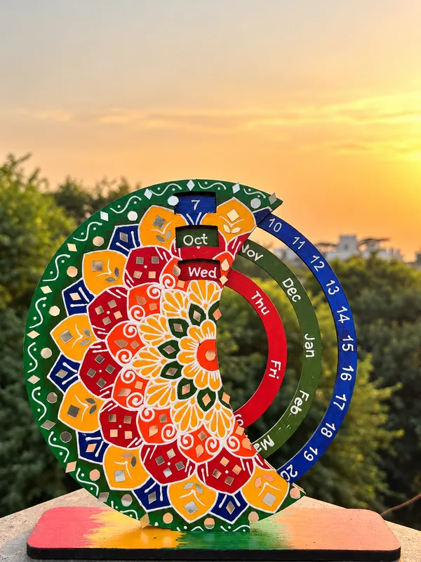 Wooden_Mdf_Mandala_Floral_Hand-Painted_Perpetual_Desk_Calendar