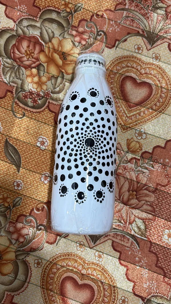 Glass_White_Dot_Pattern_Decorative_Bottle