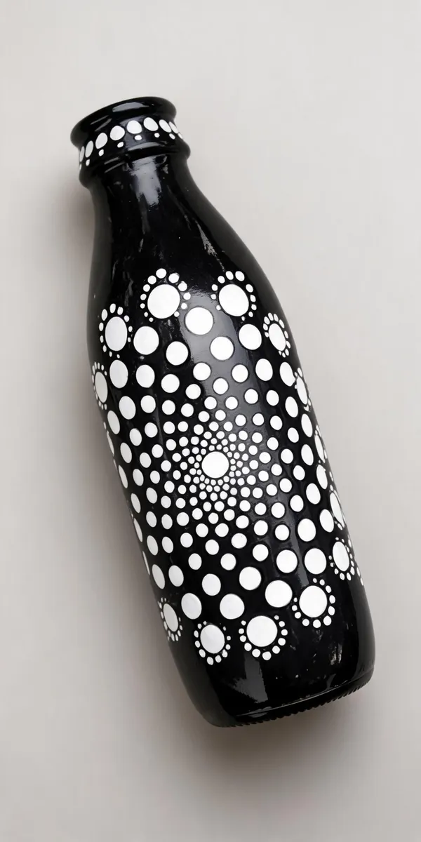Monochrome_Dot_Decorative_Bottle