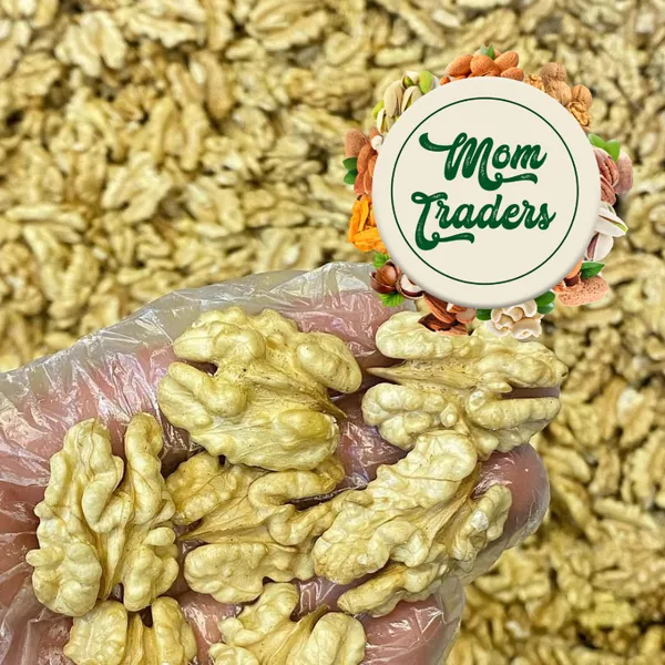 Premium_Nuts_Figs_Combo_Almonds_Walnuts_Dried_Figs_Each_200_Grams_Mom_Traders
