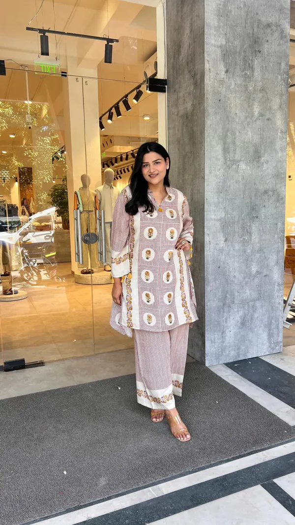 Premium_Mustard_Mughal_Stripes_Kurta_Pants