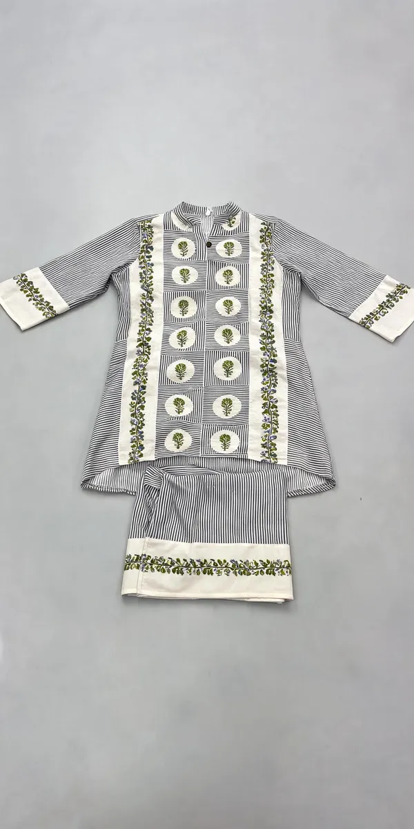 Premium_Green_Mughal_Stripes_Kurta_Pants_For_Women